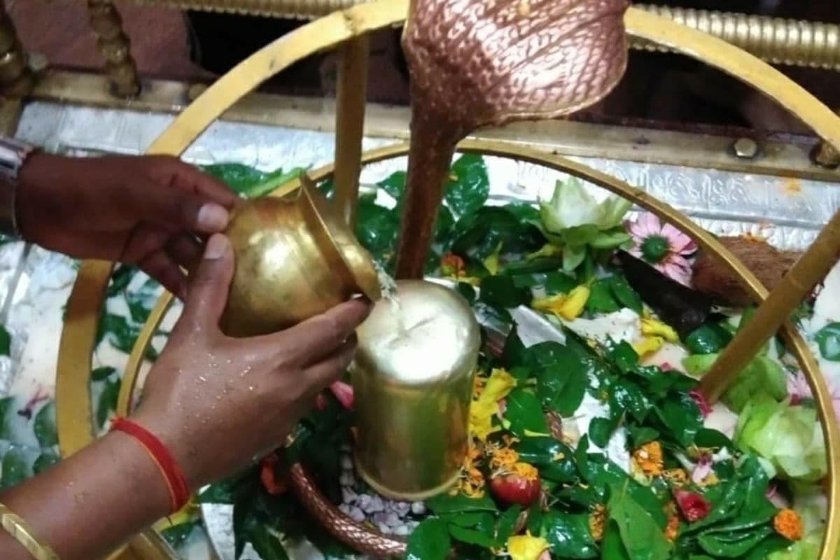 Shravani Mela: ऐसा डमरू बजाया भोलेनाथ ने, सारा कैलाश पर्वत मगन हो गया…, पहाड़ी मंदिर में आधी रात से लगी कतार