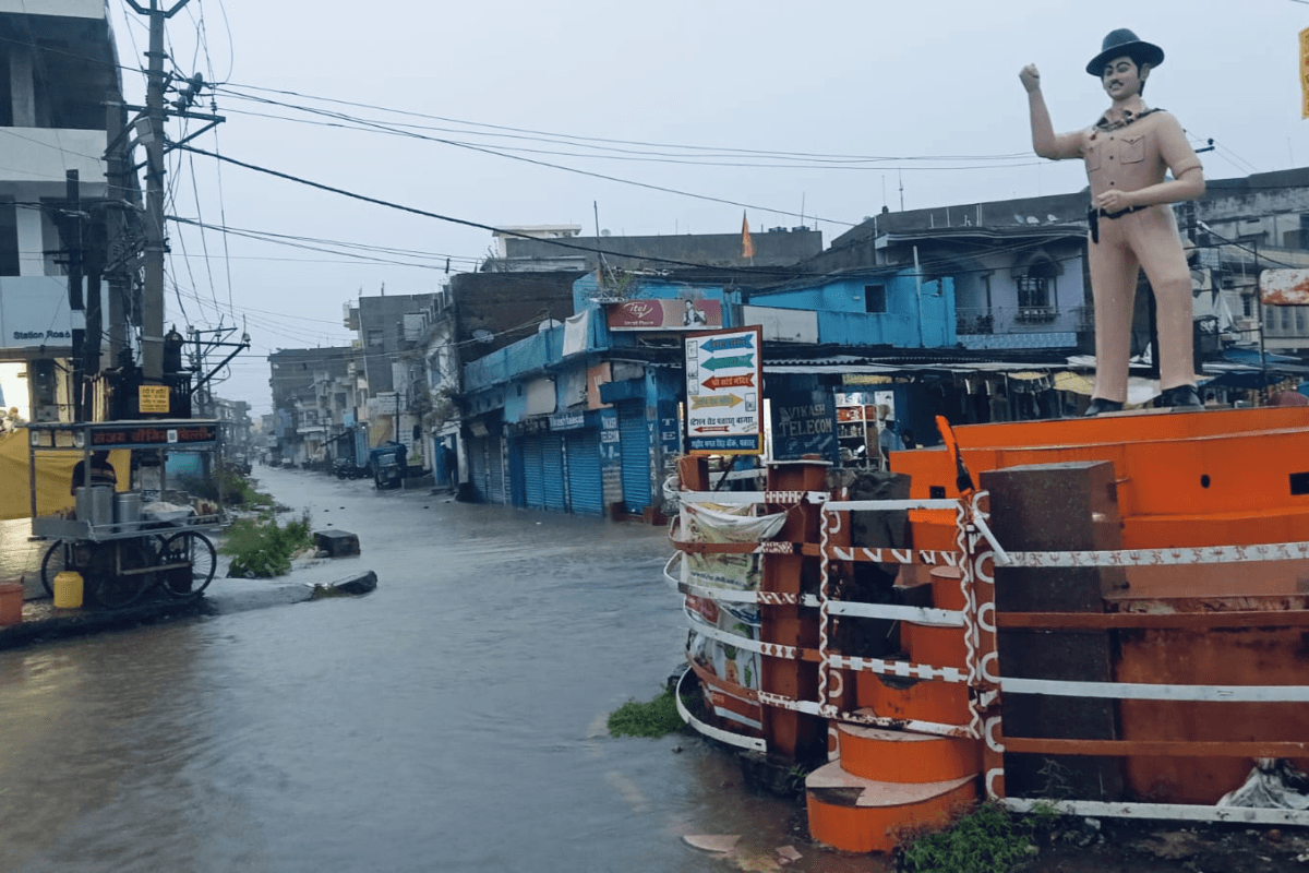 Jharkhand Rain : लगातार हो रही बारिश से जनजीवन अस्त-व्यस्त, पतरातू डैम में पानी पहुंचा खतरे के निशान के पास