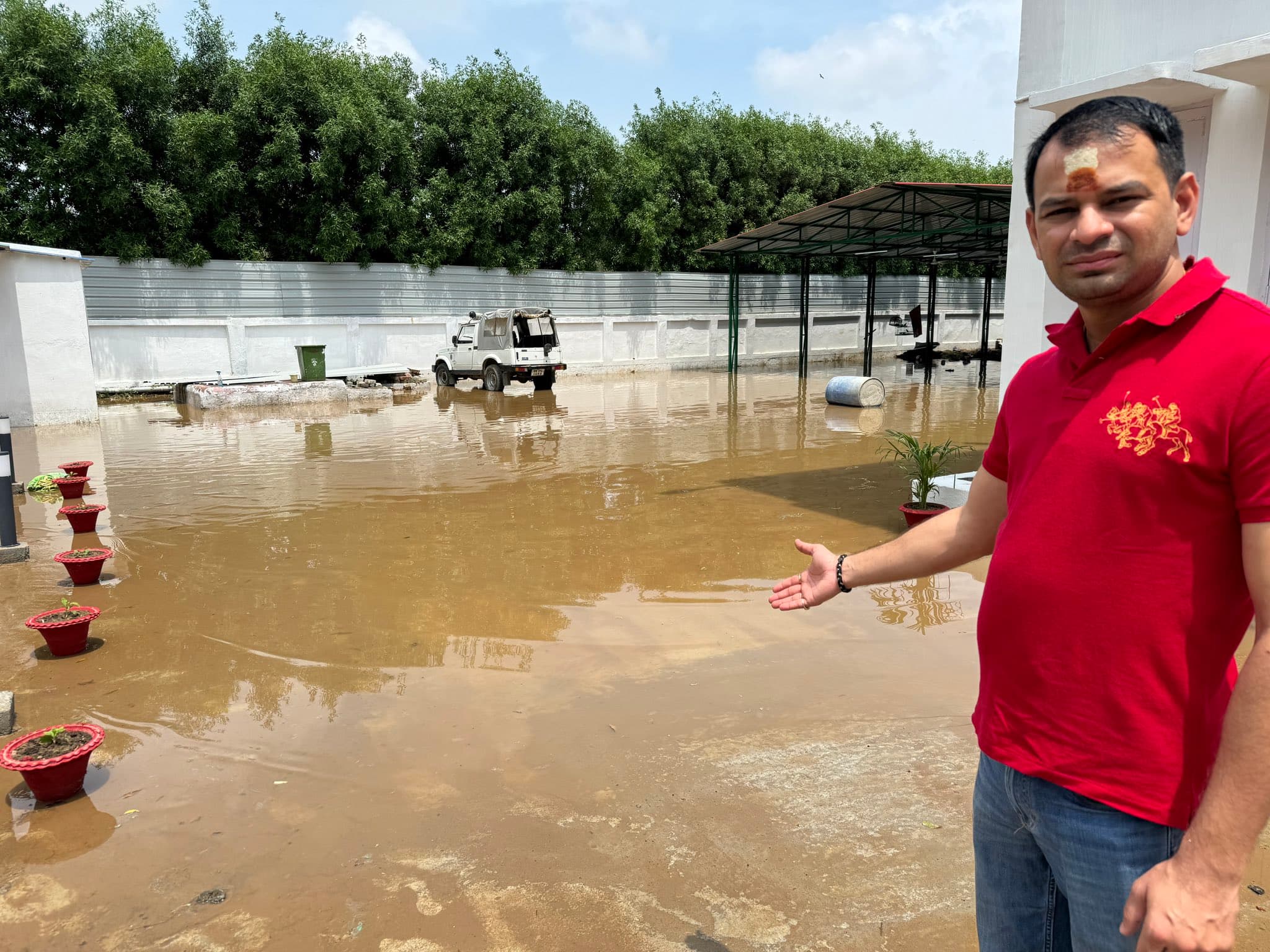 Photos: डूब गया पूर्व मंत्री तेज प्रताप यादव का आवास, कुछ घंटों की बारिश में दयनीय हुई स्थिति
