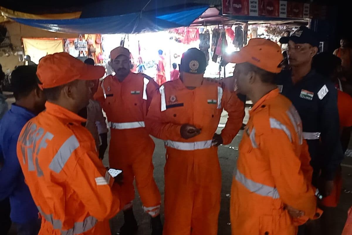 देवघर में त्रिकूट पहाड़ की चोटी से गिरा लोहरदगा का कांवरिया, तलाश में जुटी एनडीआरएफ की टीम