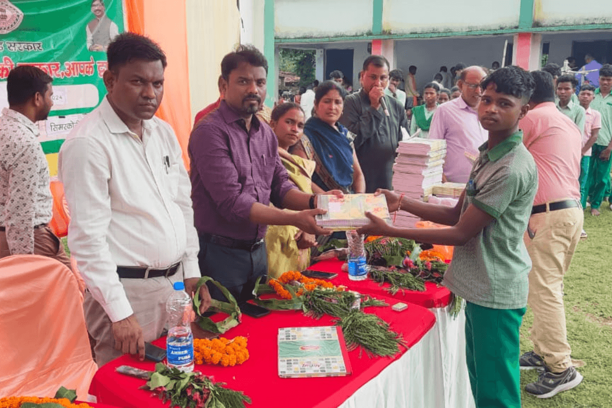 गिरिडीह में डीसी ने शुरू किया आपकी सरकार आपके द्वार कार्यक्रम