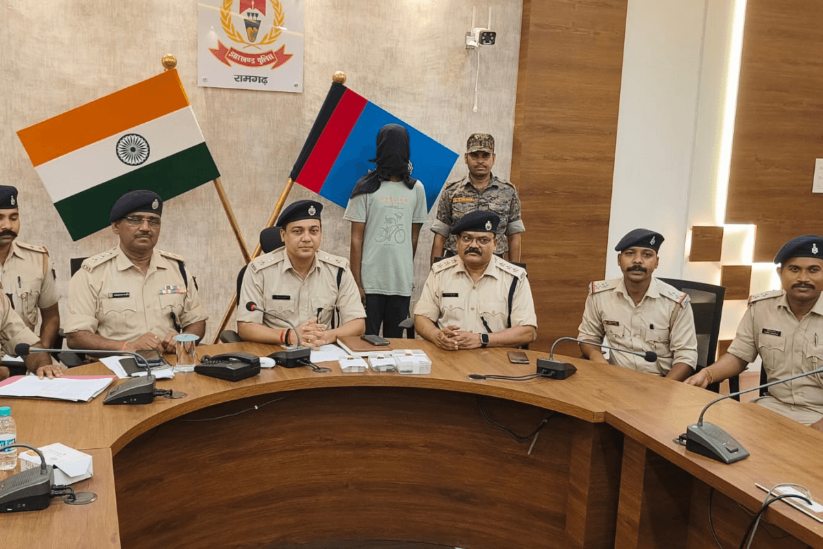 Jharkhand News: नशे के खिलाफ रामगढ़ पुलिस की बड़ी कार्रवाई, ब्राउन शुगर तस्कर को किया गिरफ्तार