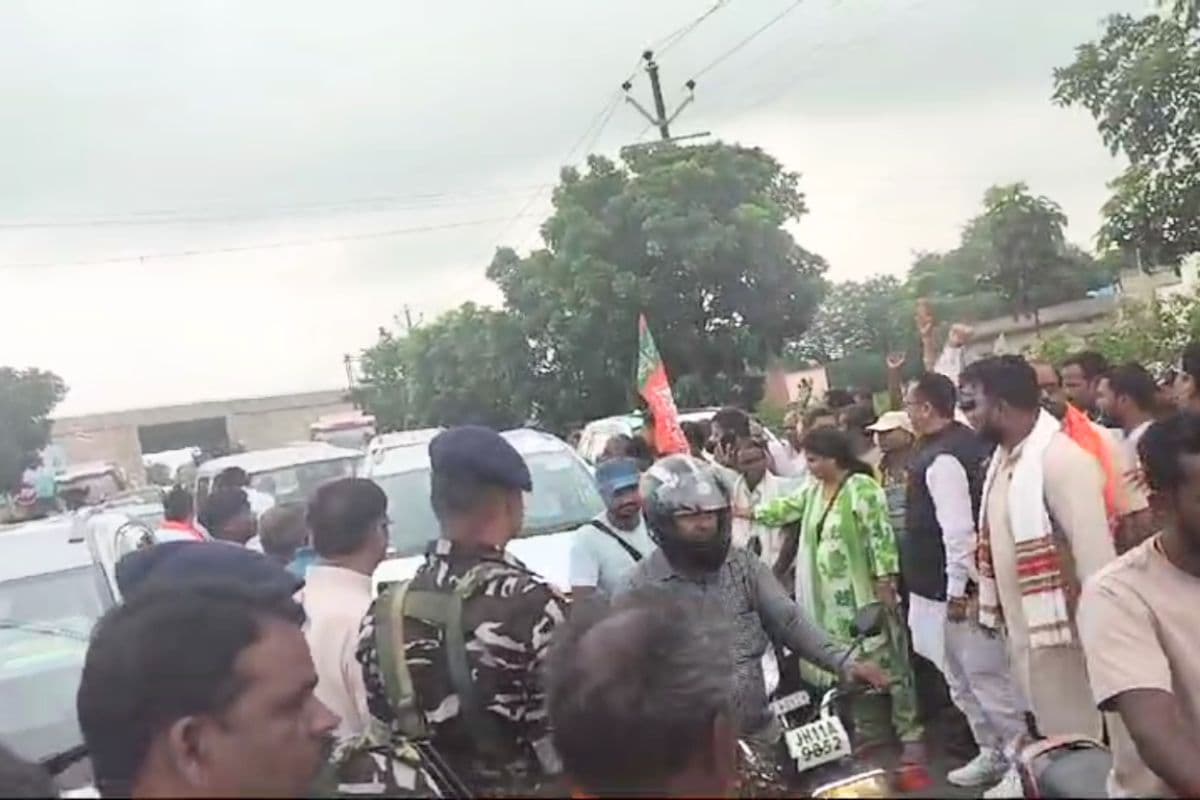 युवा आक्रोश रैली : ओरमांझी में बैरिकेडिंग हटाकर मोरहाबादी चले भाजयुमो कार्यकर्ता, देखें VIDEO