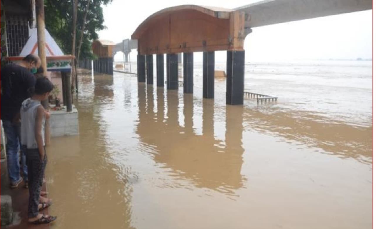 Bihar Flood News: गंगा के रौद्र रूप से सहमे दियारावासी, राघोपुर में फैला बाढ़ का पानी