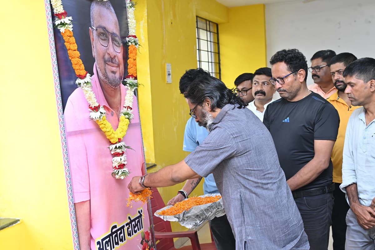 पत्रकार रवि प्रकाश को श्रद्धांजलि देने पहुंचे सीएम हेमंत सोरेन, कहा-पत्रकारिता जगत ने प्रतिभावान साथी को खो दिया