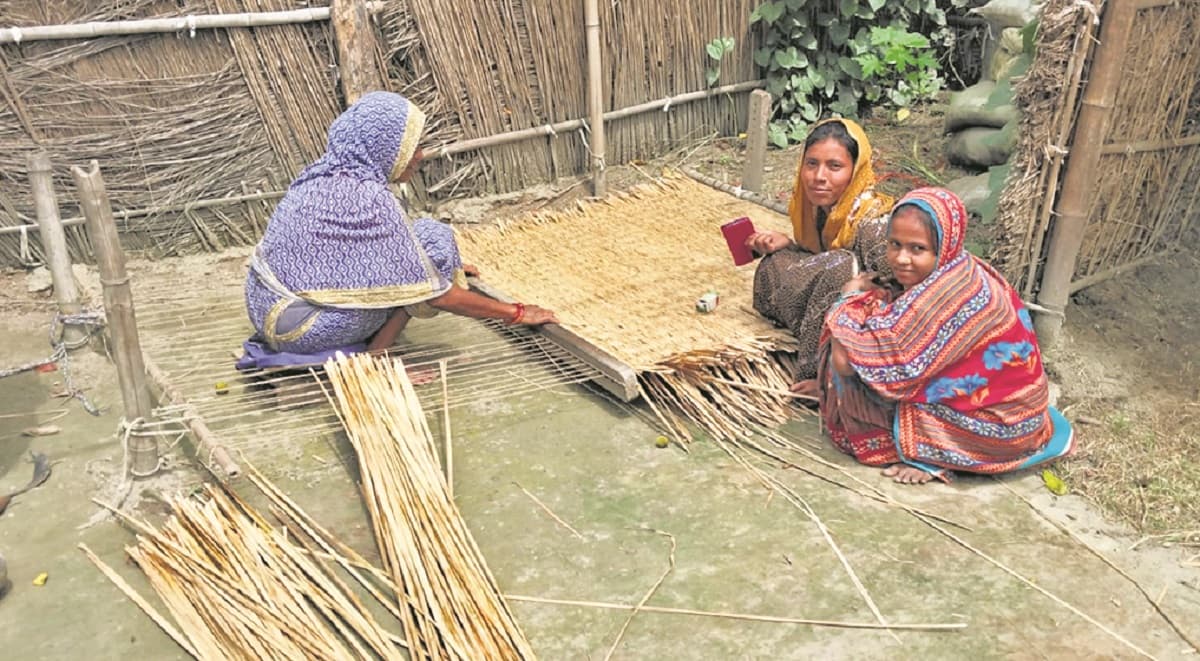 Supaul News : कोसी के पटेर से बनने वाली चटाई का अब मिटने लगा है वजूद