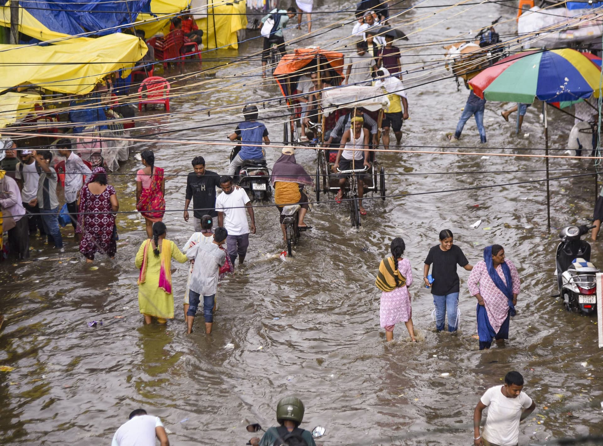 Kal Ka Mausam: दिल्ली में हो सकती है तेज बारिश, जानिए कैसा रहेगा मौसम