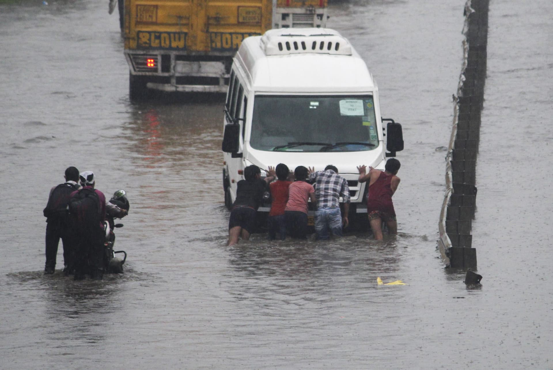 Weather Forecast: 13 से लेकर 15 सितंबर तक इन राज्यों में भारी बारिश, IMD ने जारी किया अलर्ट, जानें देशभर का मौसम