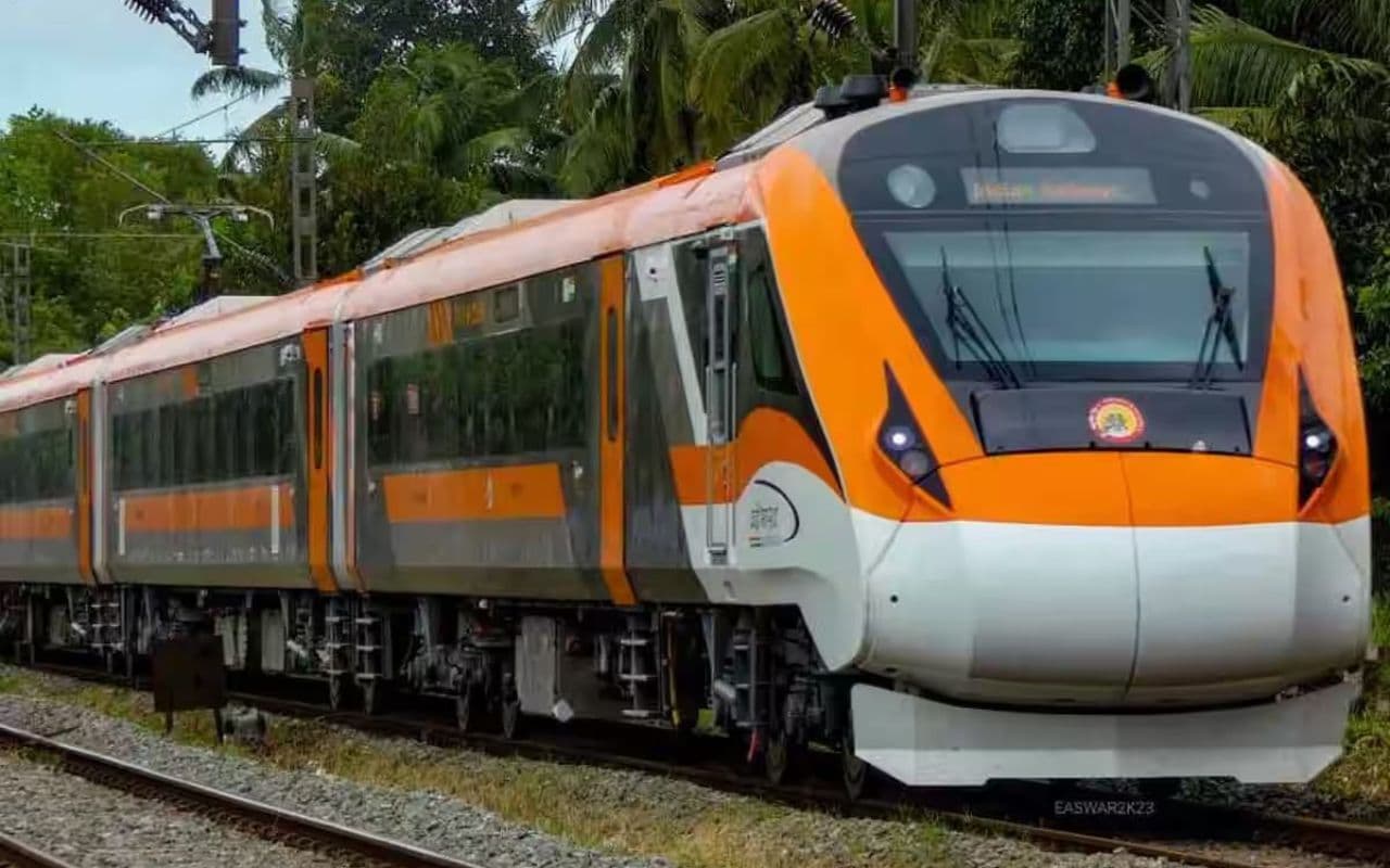 Vande Bharat: औरंगाबाद को मिली वंदे भारत की सौगात, सोननगर जंक्शन से सांसद व विधायक ने दिखायी हरी झंडी