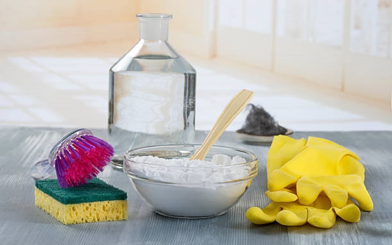 Cleaning Tips: विश्वकर्मा पूजा पर मशीनों को आसानी से साफ करने के लिए अपनाएं ये तरीके