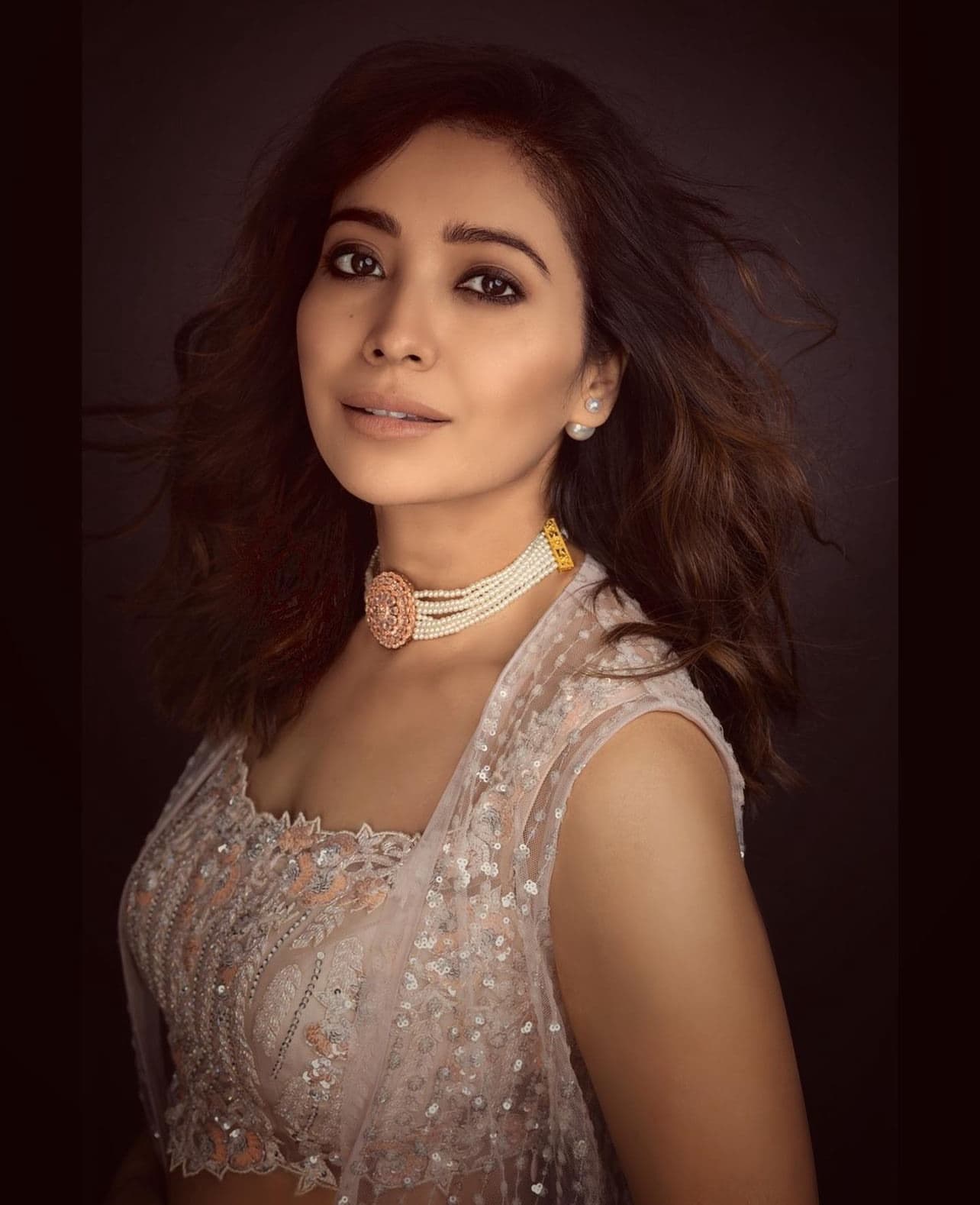 Asha Negi:आशा नेगी का खुलासा मैं आर्थिक रूप से बहुत ज्यादा सुरक्षित नहीं हूं