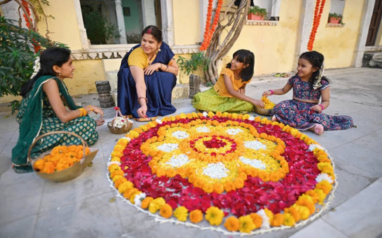 Rangoli Design: विश्वकर्मा पूजा पंडाल की शोभा बढ़ा देंगे ये रंगोली डिजाइन