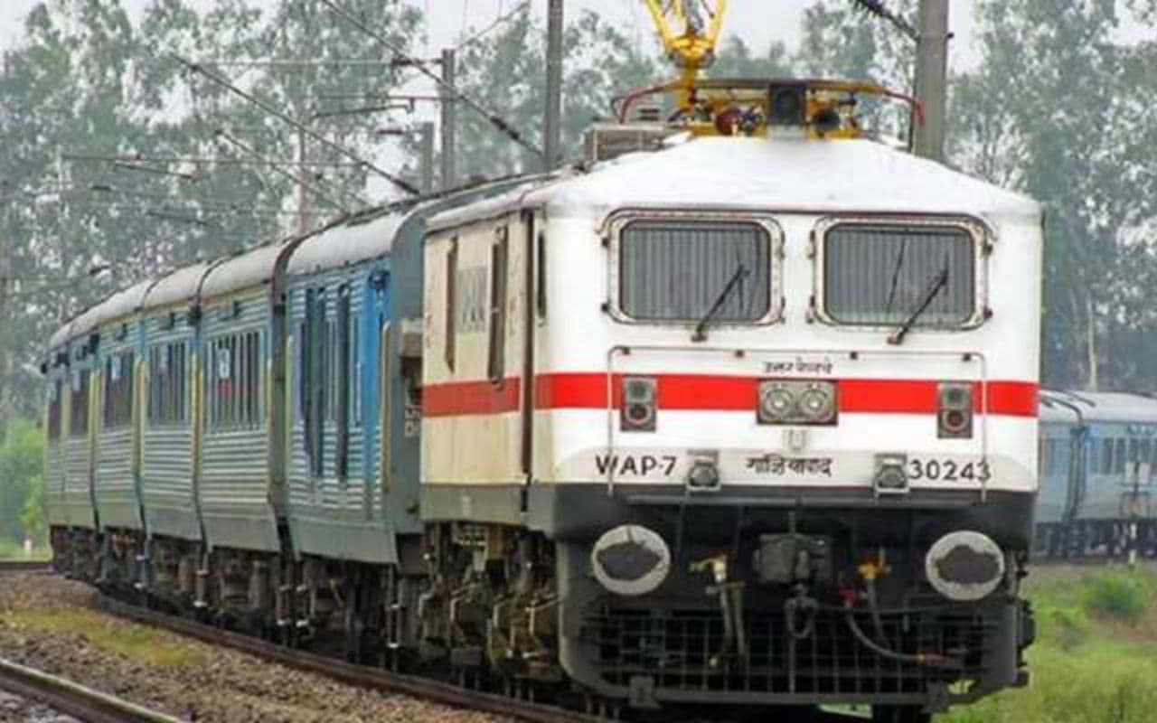 भागलपुर से मुंबई जाना हुआ आसान, रेलवे ने किया छठ पूजा स्पेशल ट्रेन का ऐलान, जानिए टाइमिंग