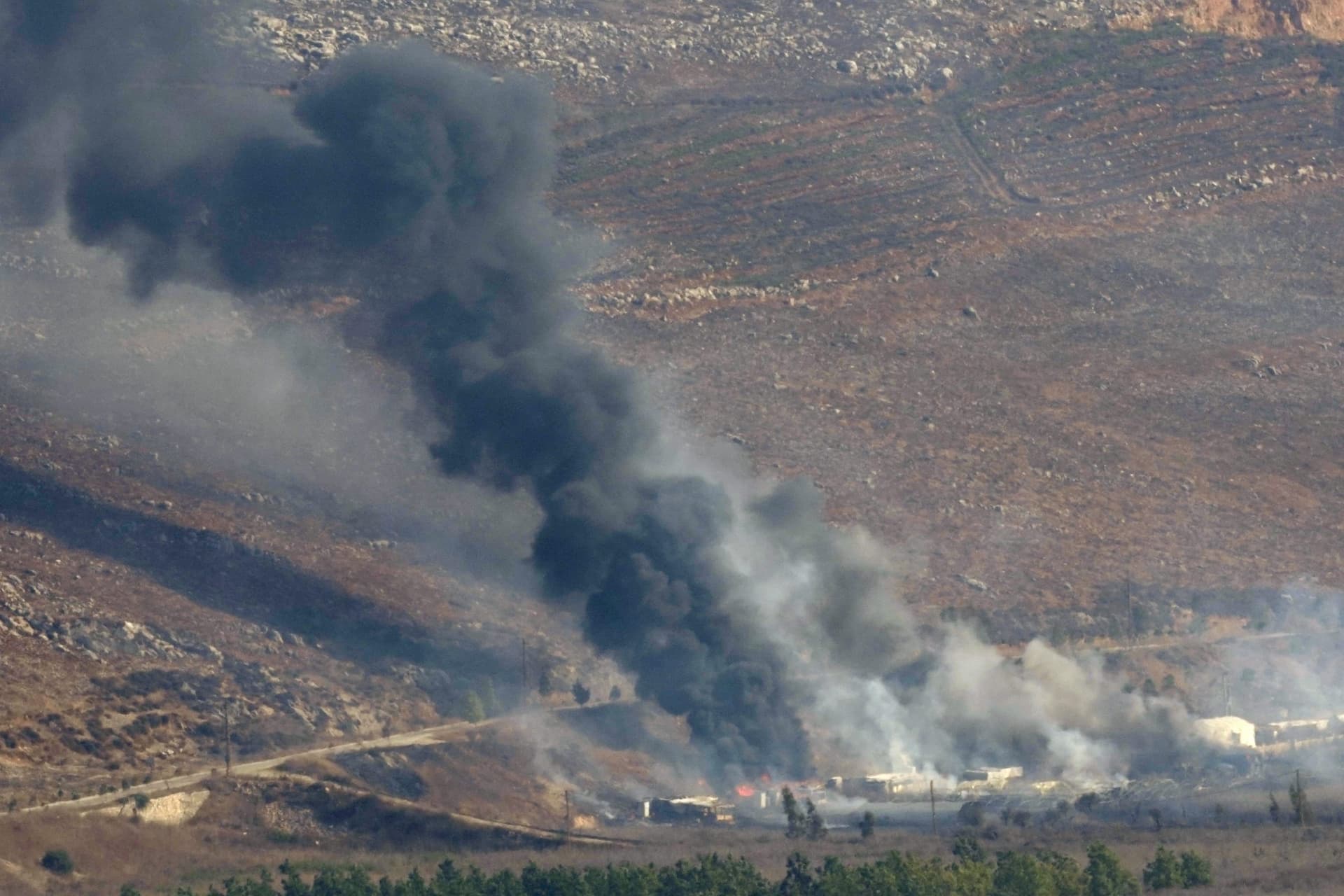 Israel Hezbollah War: लेबनान पर इजराइल ने किया टारगेट स्ट्राइक, 1600 ठिकानों पर हजारों बमों से हमला, मारा गया कमांडर इब्राहिम!