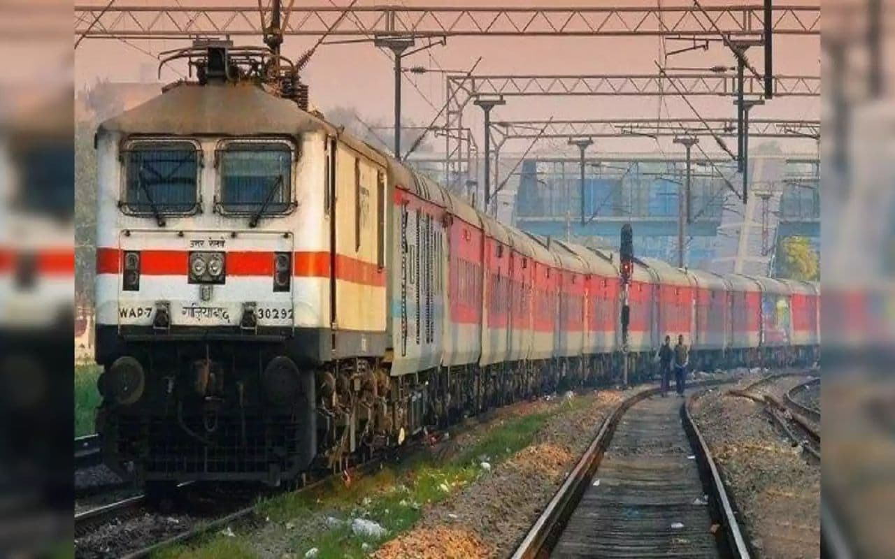 Indian Railway : छठ पर घर आने वालों को रेल मंत्री ने दी खुशखबरी, UP बिहार के लिए चलेंगी 6 हजार स्पेशल ट्रेनें