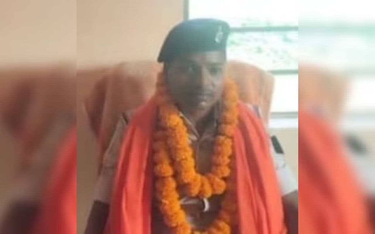 Bihar : शादी का झांसा देकर महिला सब-इंस्पेक्टर का यौन शोषण करता था दरोगा, गिरफ्तार कर भेजा गया जेल Bihar : शादी का झांसा देकर महिला सब-इंस्पेक्टर का यौन शोषण करता था दरोगा, गिरफ्तार कर भेजा गया जेल