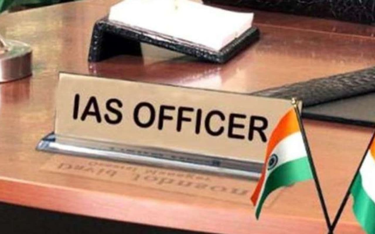 Bihar : काम के बोझ तले दबे राज्य के IAS अधिकारी, बड़े अधिकारियों को दी गयी एक से अधिक विभाग की जिम्मेदारी