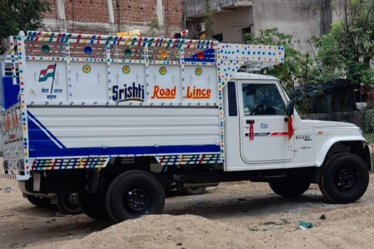 Jharkhand News: चोरों ने घर बाहर खड़ी पिकअप वाहन कर ली चोरी, GPS कनेक्शन भी काटा