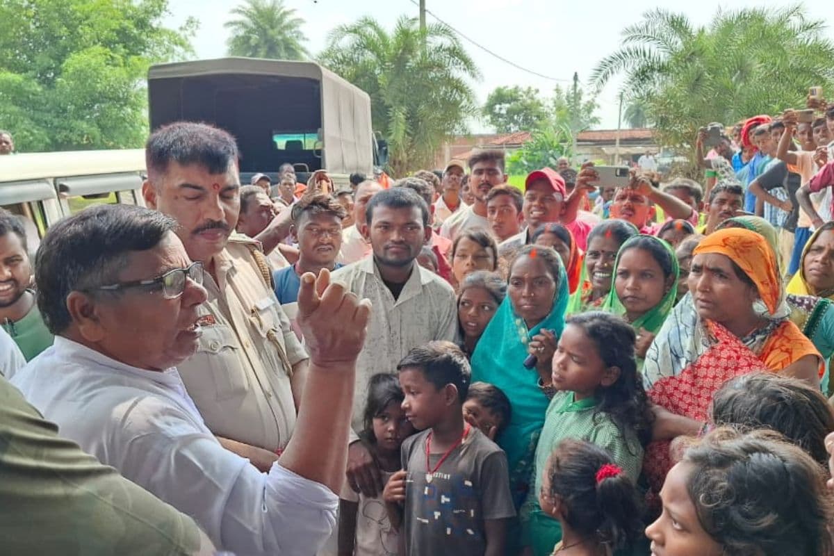 पुलिस पिकेट हटाने के विरोध में गिरिडीह में सड़क जाम, ग्रामीणों ने जतायी नक्सल गतिविधियां बढ़ने की आशंका