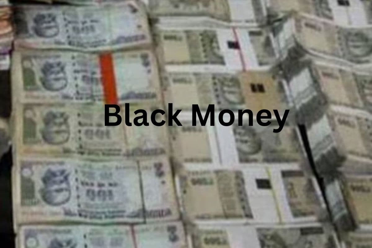 झारखंड: गिरफ्तार आयकर विभाग के निलंबित कमिश्नर संतोष कुमार बिचौलियों की मदद से करते थे काली कमाई
