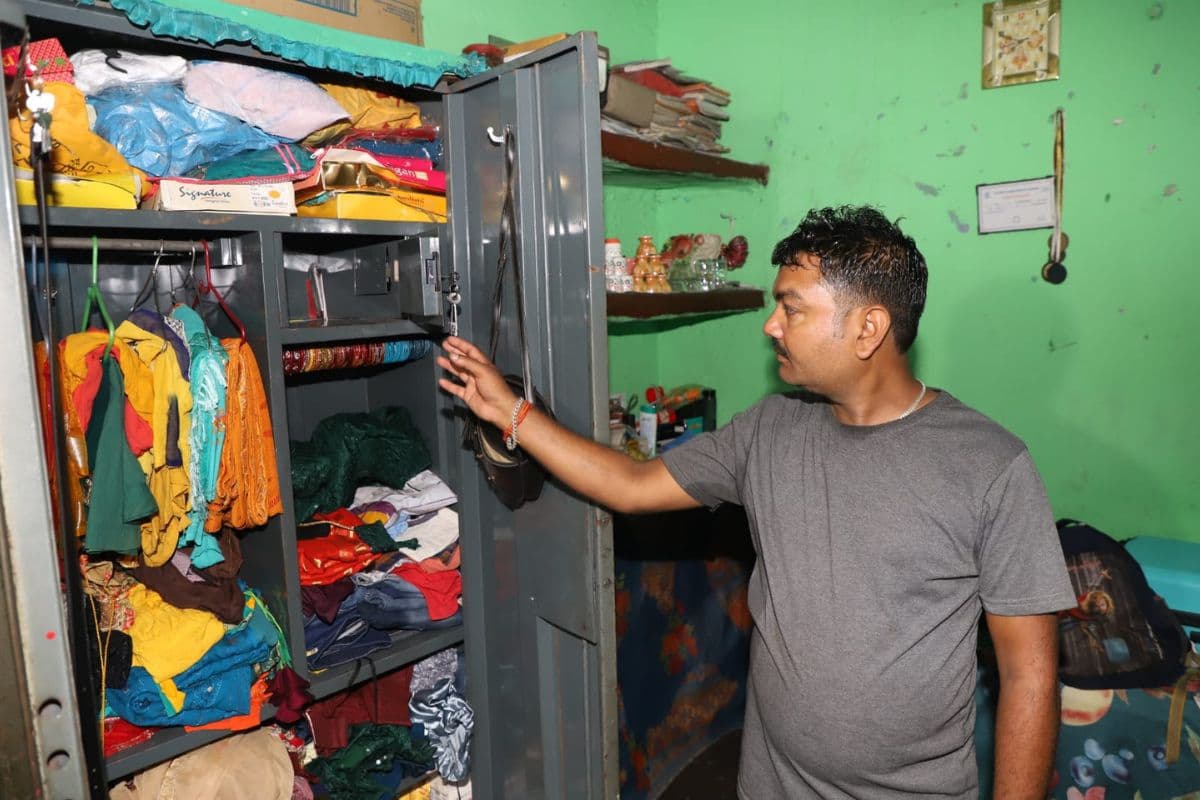 Jharkhand News: ट्रासपोर्टर के घर से लाखों रुपये के सामान की चोरी, CCTV फुटेज से हुई पहचान