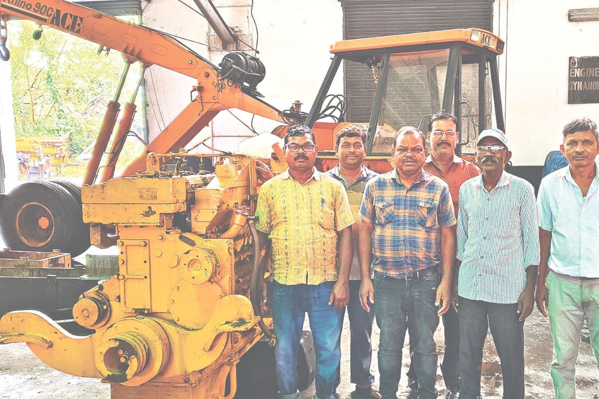 ये हैं झारखंड के विश्वकर्मा, हाथों का जादू ऐसा कि जब किसी मशीन को कोई नहीं कर पाता ठीक तो इनकी होती है तलाश
