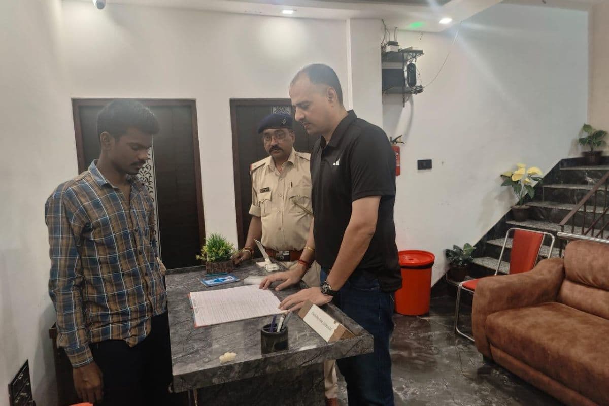 JSSC CGL परीक्षा को लेकर सरायकेला पुलिस ने चलाया छापेमारी अभियान, होटल मालिकों को दिया ये निर्देश