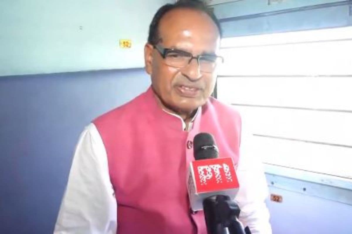 'झारखंड सरकार ने राज्य को कर दिया बर्बाद', ट्रेन के स्लीपर कोच से सफर करते वक्त बोले शिवराज सिंह चौहान