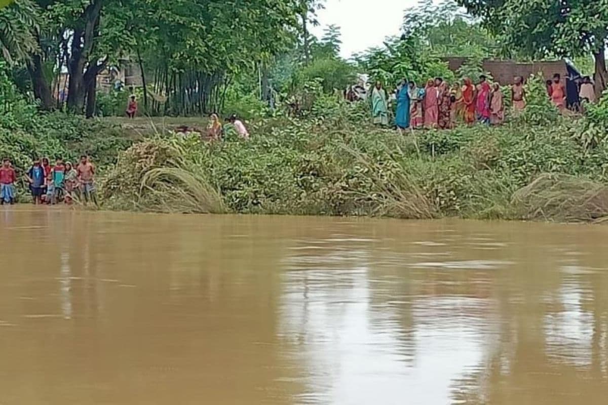 पूर्वी सिंहभूम के कई गावों का हाल बेहाल, 65 एकड़ में फैले धान की खेती बर्बाद होने की संभावना, घरों में हुए कैद