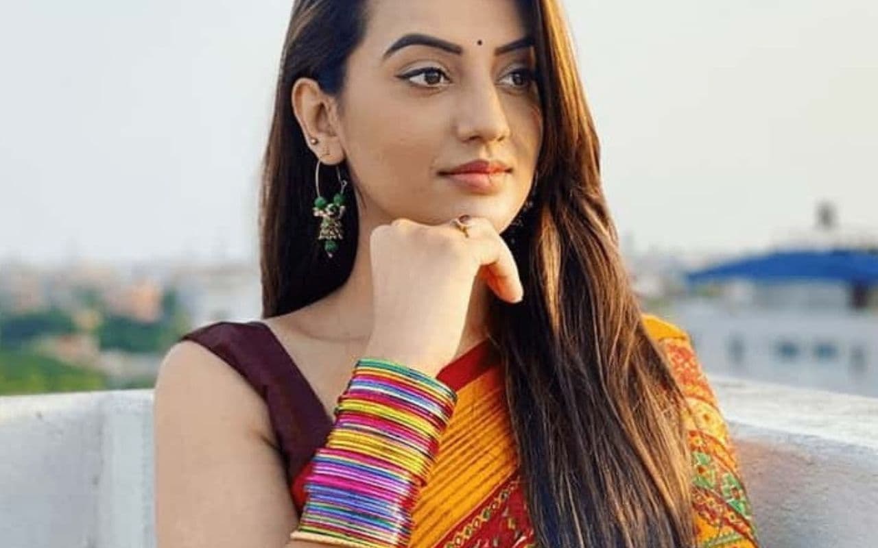 भोजपुरी अभिनेत्री अक्षरा सिंह से अपराधियों ने मांगे 50 लाख, नहीं देने पर दी जान से मारने की धमकी