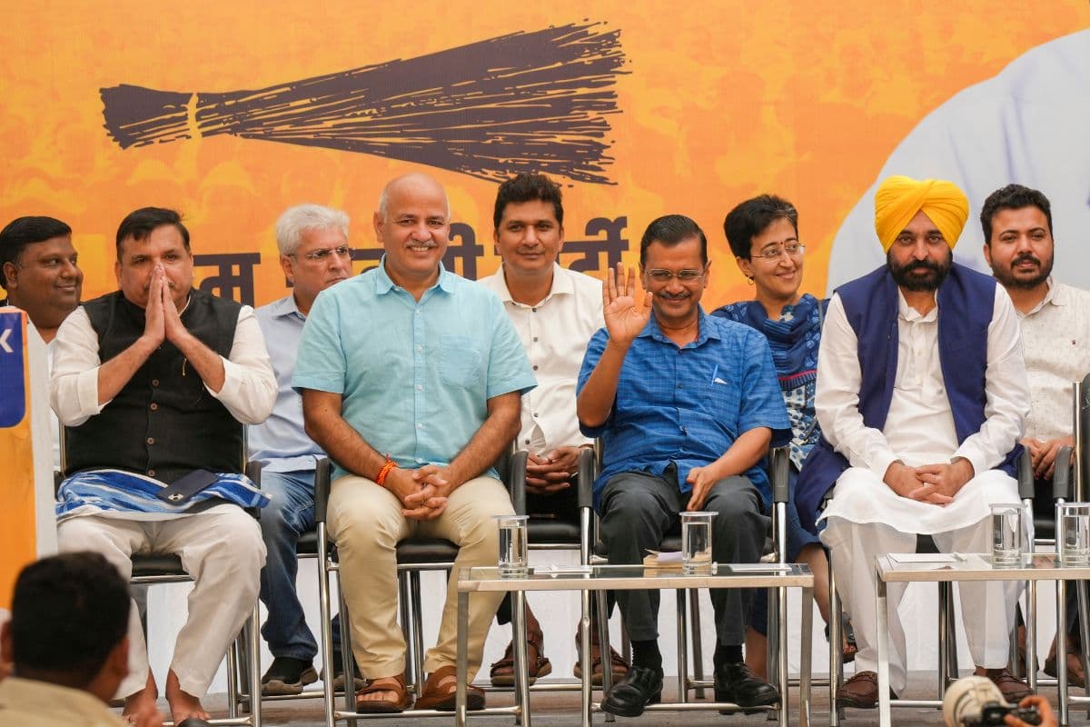 Arvind Kejriwal Resignation: AAP विधायक दल की बैठक कल 11 बजे, नये मुख्यमंत्री के नाम पर लगेगी मुहर