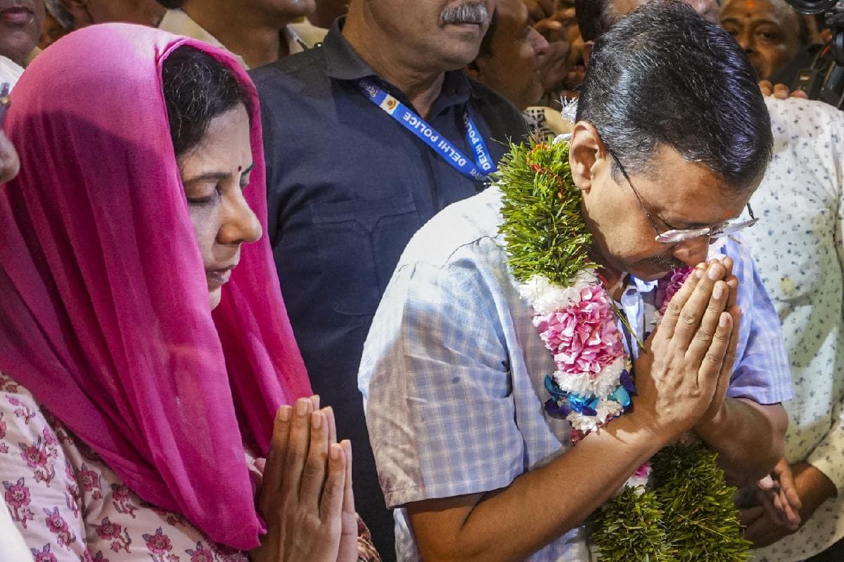 Arvind Kejriwal Resignation : सुनीता केजरीवाल होंगी दिल्ली की सीएम? मनीष सिसोदिया और राघव चड्ढा मिले अरविंद केजरीवाल से