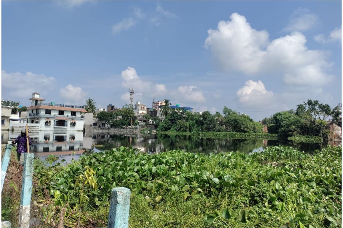 West Bengal : पानागढ़ बाजार स्कूल परिसर के तालाब को पट्टे पर व्यापारी को देने पर बवाल