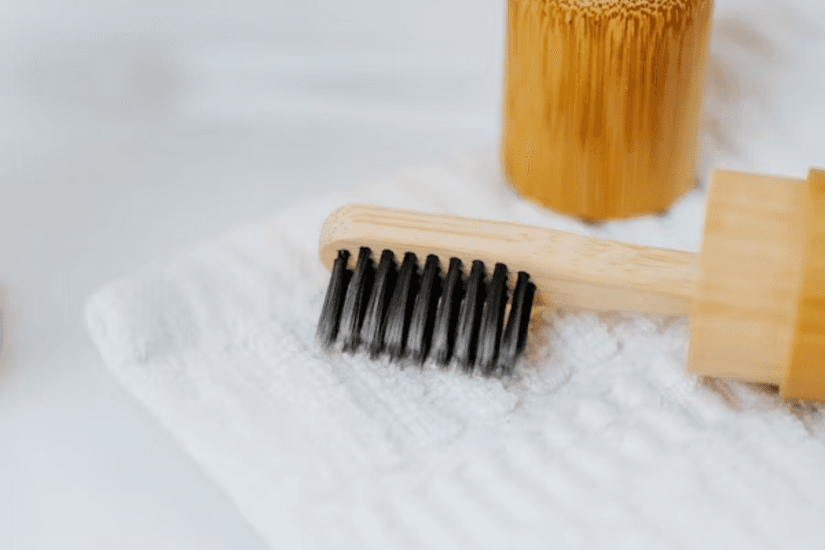 Bamboo Toothbrush: बांस से बनें इस इको फ़्रेंडली टूथ ब्रश को इस्तेमाल करनें से मिलते है असाधारण लाभ
