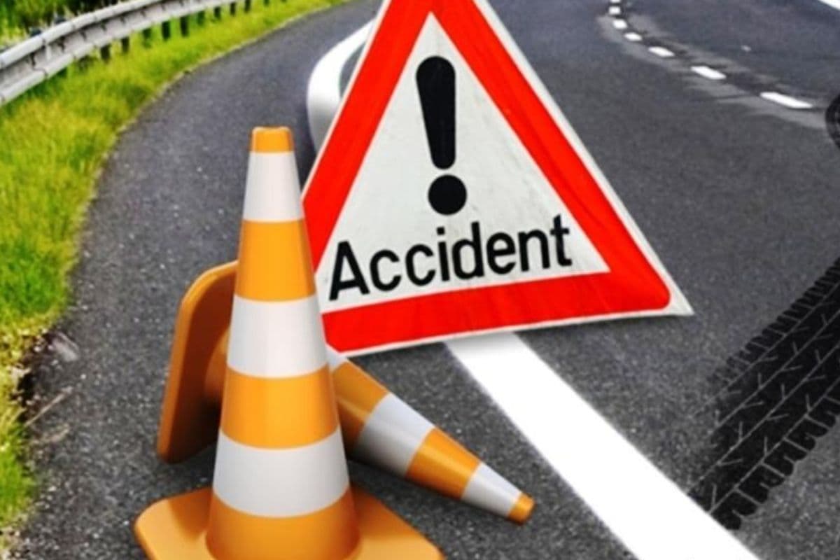 Road Accident: рдмрд┐рд╣рдЯрд╛ рдореЗрдВ рддреЗрдЬ рд░рдлреНрддрд╛рд░ рдЯреНрд░рдХ рдиреЗ рдмрд╛рдЗрдХ рд╕рд╡рд╛рд░ рдХреЛ рд░реМрдВрджрд╛, рдПрдХ рдХреА рдореМрдд рджреВрд╕рд░реЗ рдХреА рд╣рд╛рд▓рдд рдЧрдВрднреАрд░
