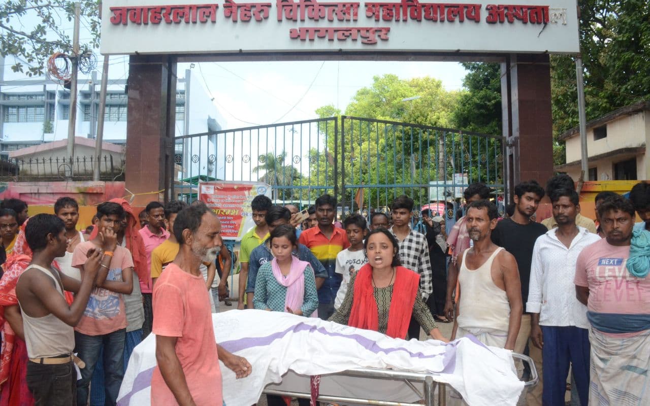 Bihar News: भागलपुर में घायल युवक की अस्पताल में हुई मौत, परिजनों ने किया जमकर बवाल