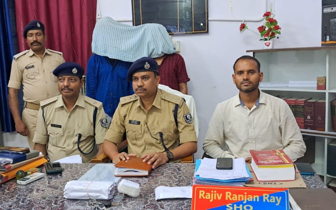 Bihar Crime News: सासाराम पुलिस ने हेरोइन तस्करों का किया भंडाफोड़, 8.32 ग्राम हेरोइन के साथ दो आरोपी गिरफ्तार