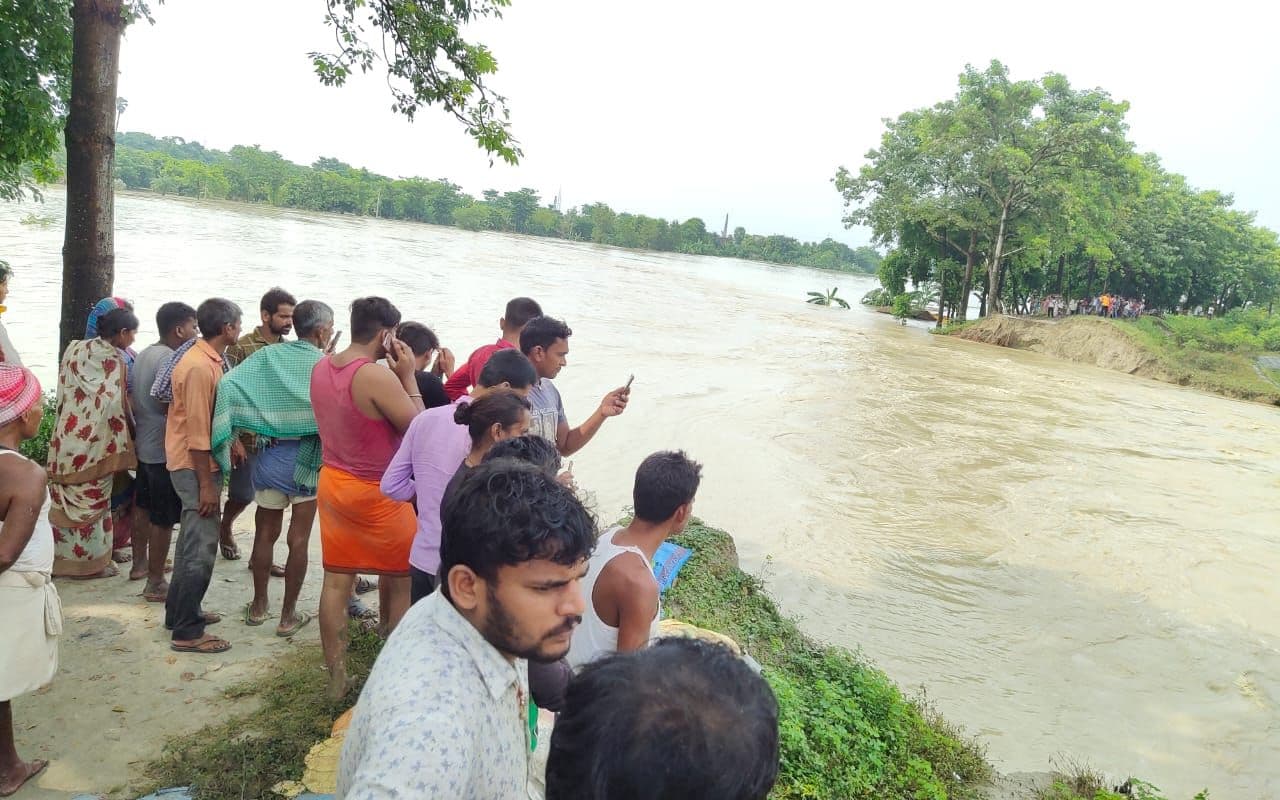 Bihar Flood: गंडक के उफान से सारण प्रशासन हाई अलर्ट पर, हेल्पलाइन नंबर जारी