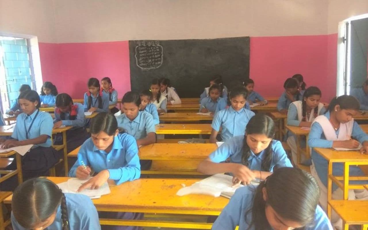 Bihar Teacher: बिहार के स्कूलों की हो रही गुप्त जांच, रिपोर्ट के आधार पर एस सिद्धार्थ कर रहे वीडियो कॉल