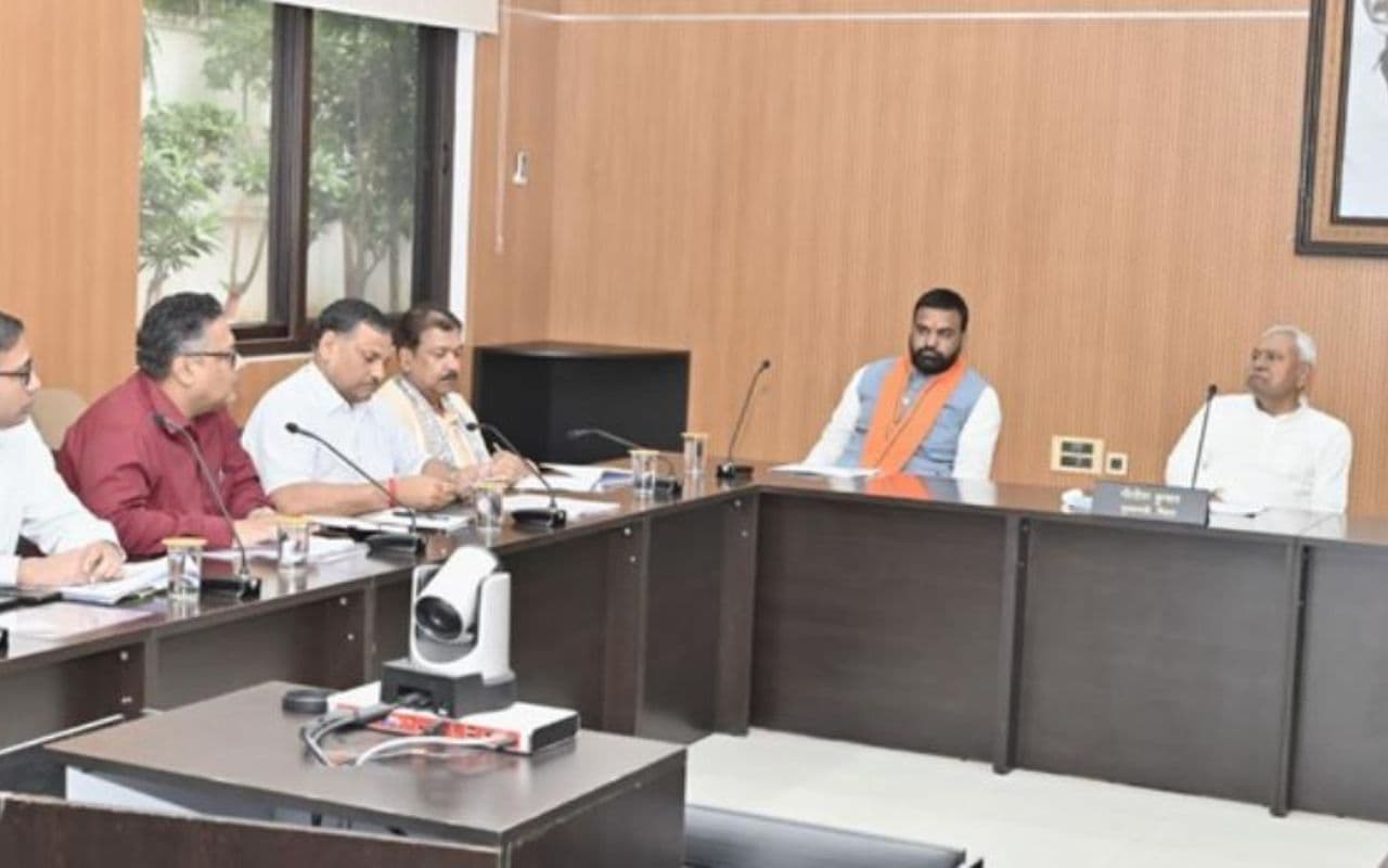 Bihar Land Survey: जमीन सर्वे को लेकर CM नीतीश कुमार ने बुलायी बैठक, क्या रैयतों को मिलेगी राहत?