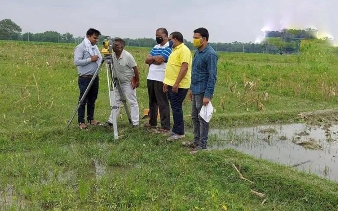 अधिग्रहण के 10 साल के बाद भूमाफिया ने बेच दी गंडक नहर की जमीन, जमाबंदी रसीद भी कटाया