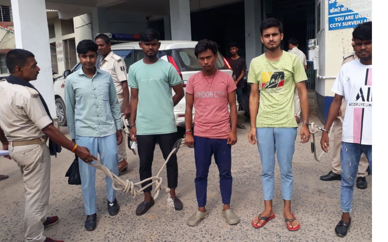 Bihar News: बिहार के इस जिले में हुआ बड़ा घोटाला, बंगाल के 200 लड़के बंधक, जाने क्या है मामला