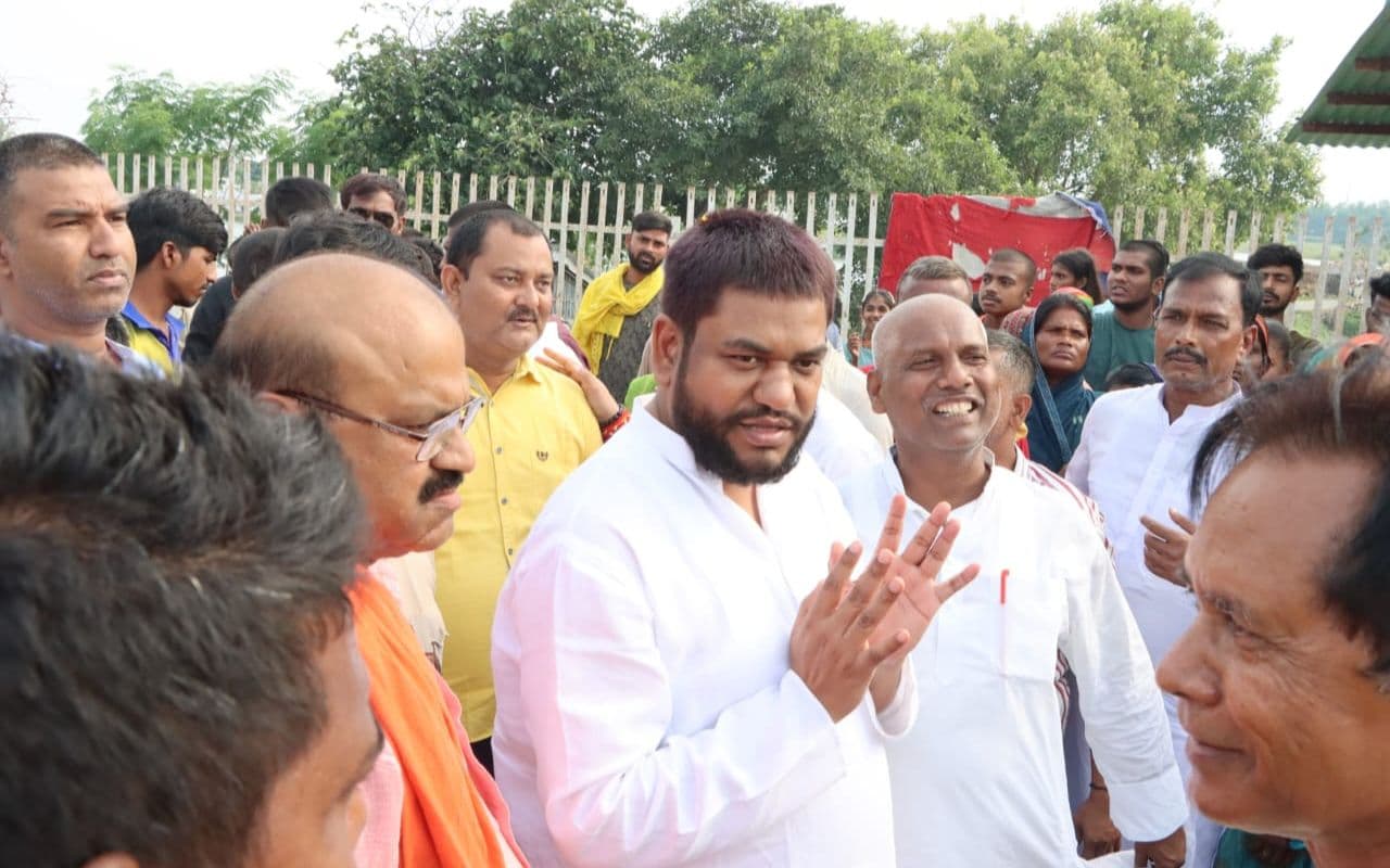 Bihar Politics: भागलपुर पहुंचे VIP प्रमुख मुकेश सहनी, बाढ़ पीड़ितों से मुलाकात कर मदद का दिया भरोसा