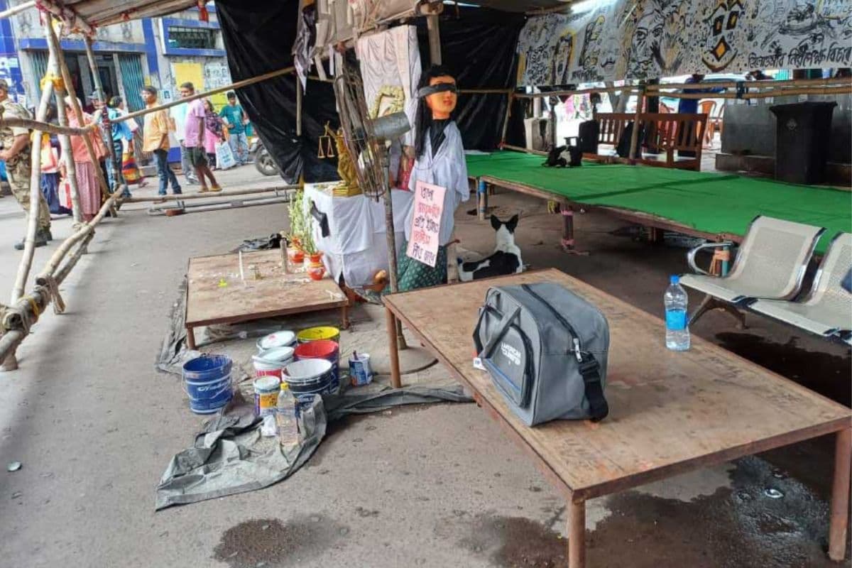 Kolkata Murder Case : आरजी कर अस्पताल में विरोध मंच के पास मिला लावारिस बैग, बम निरोधक दस्ता पहुंचा