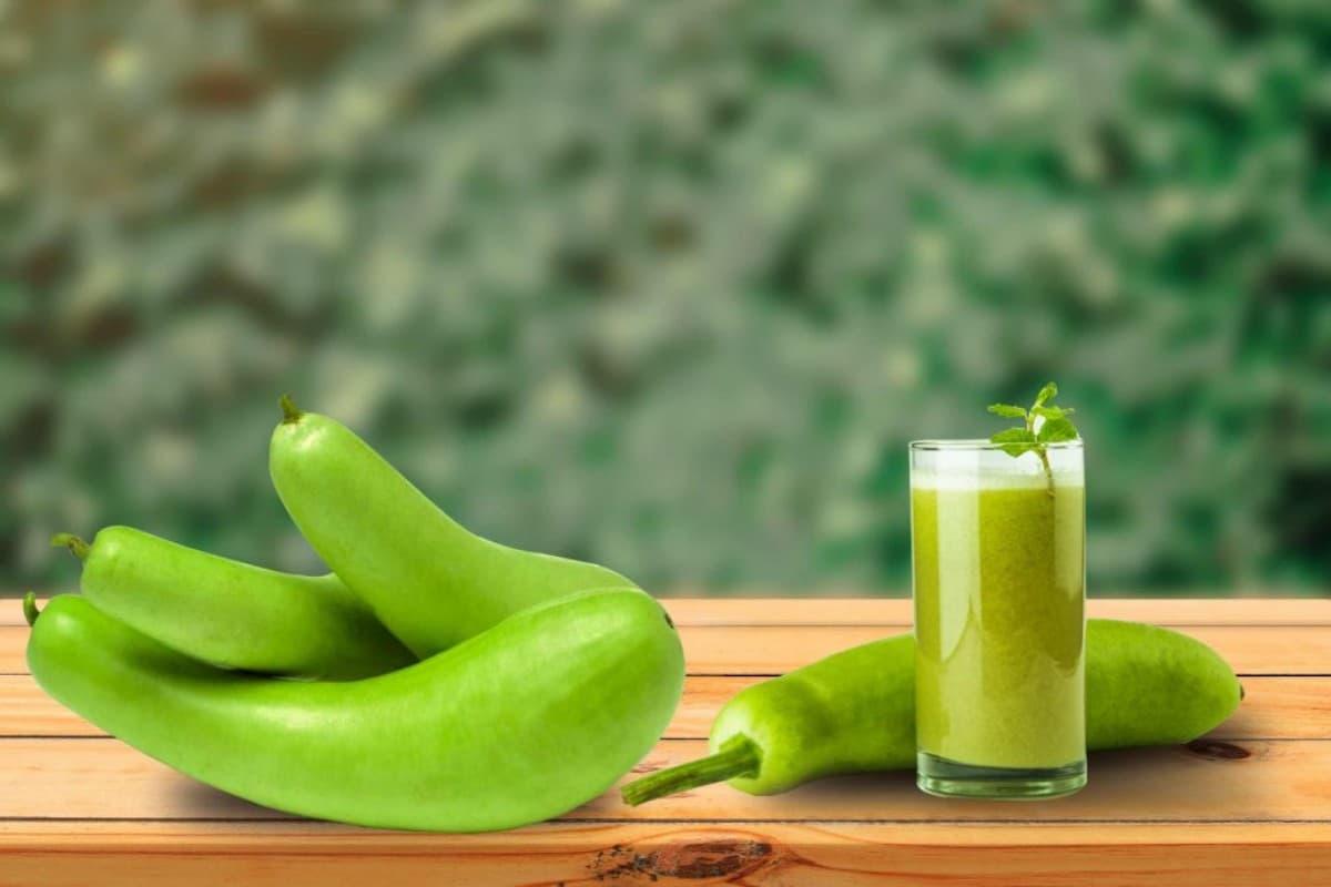 Bottle Gourd Juice Benefits: लौकी के जूस पीने से भाग जाती हैं ये 5 गंभीर बीमारियां