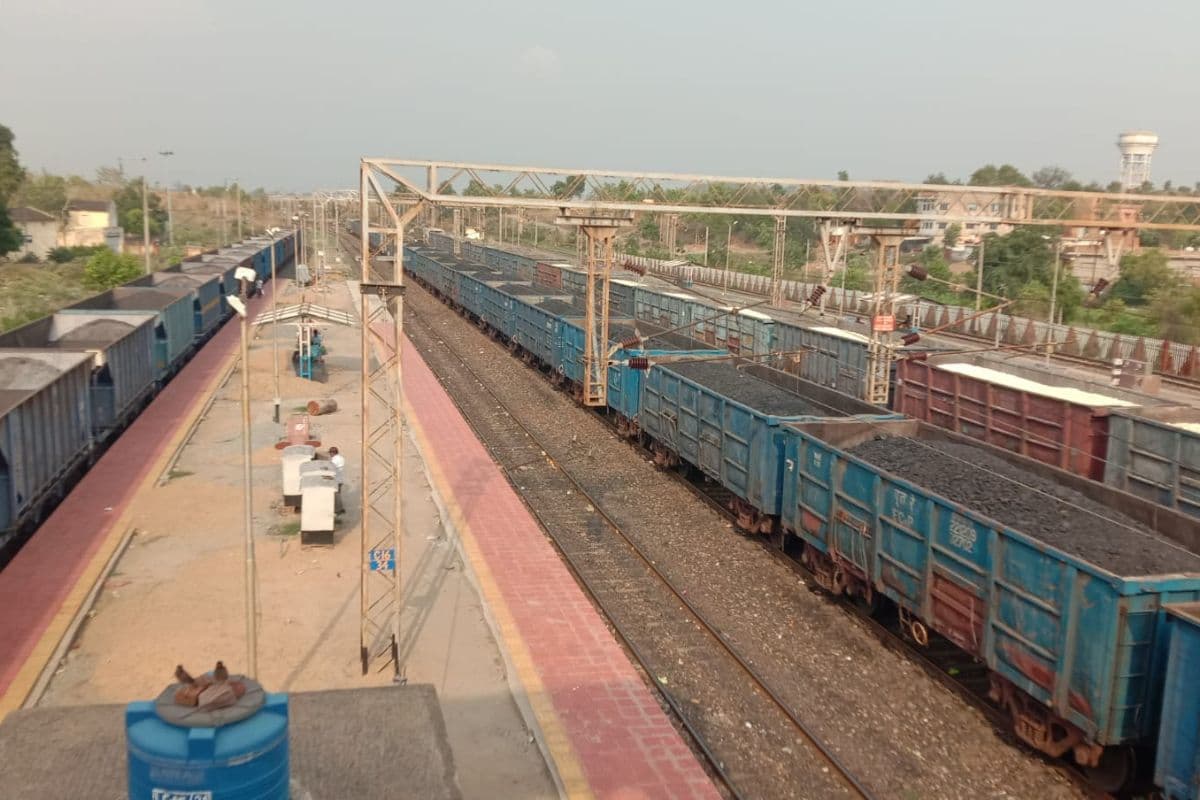 Jharkhand Crime: बोकारो के चंद्रपुरा रेलवे स्टेशन पर फायरिंग से दहशत, जांच में जुटी पुलिस