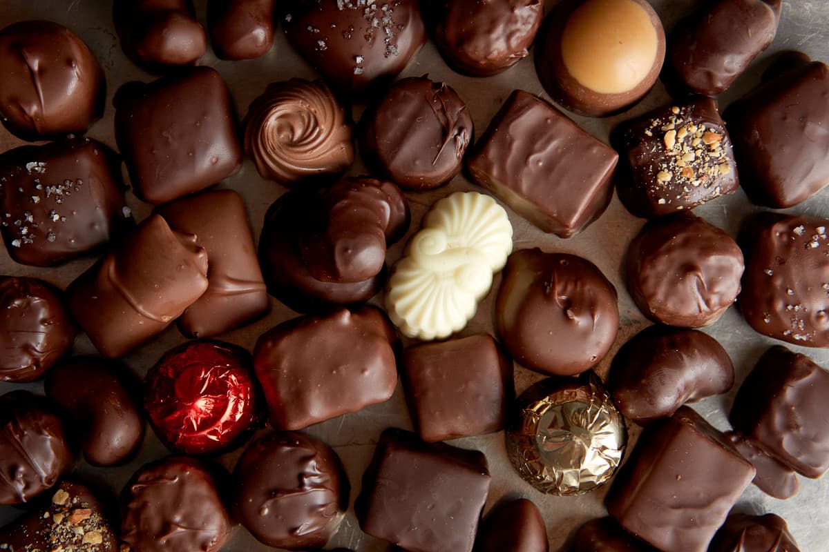 International Chocolate Day 2024: टेस्टी चॉकलेट के साथ सेलिब्रेट करें इस खास दिन को और जानें हर सवाल का जबाब