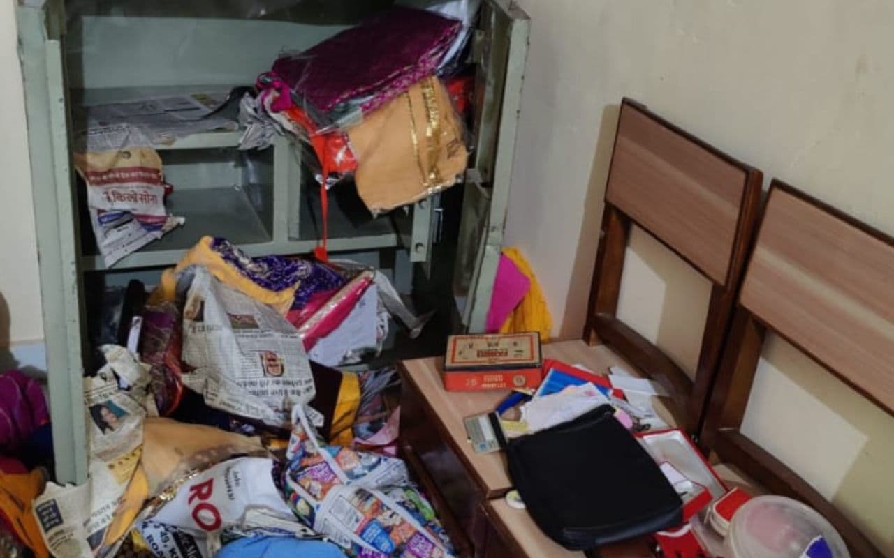 Bihar: चोरों ने बंद घर का ताला तोड़कर लाखों की संपत्ति उड़ायी, ग्रामीणों में दहशत