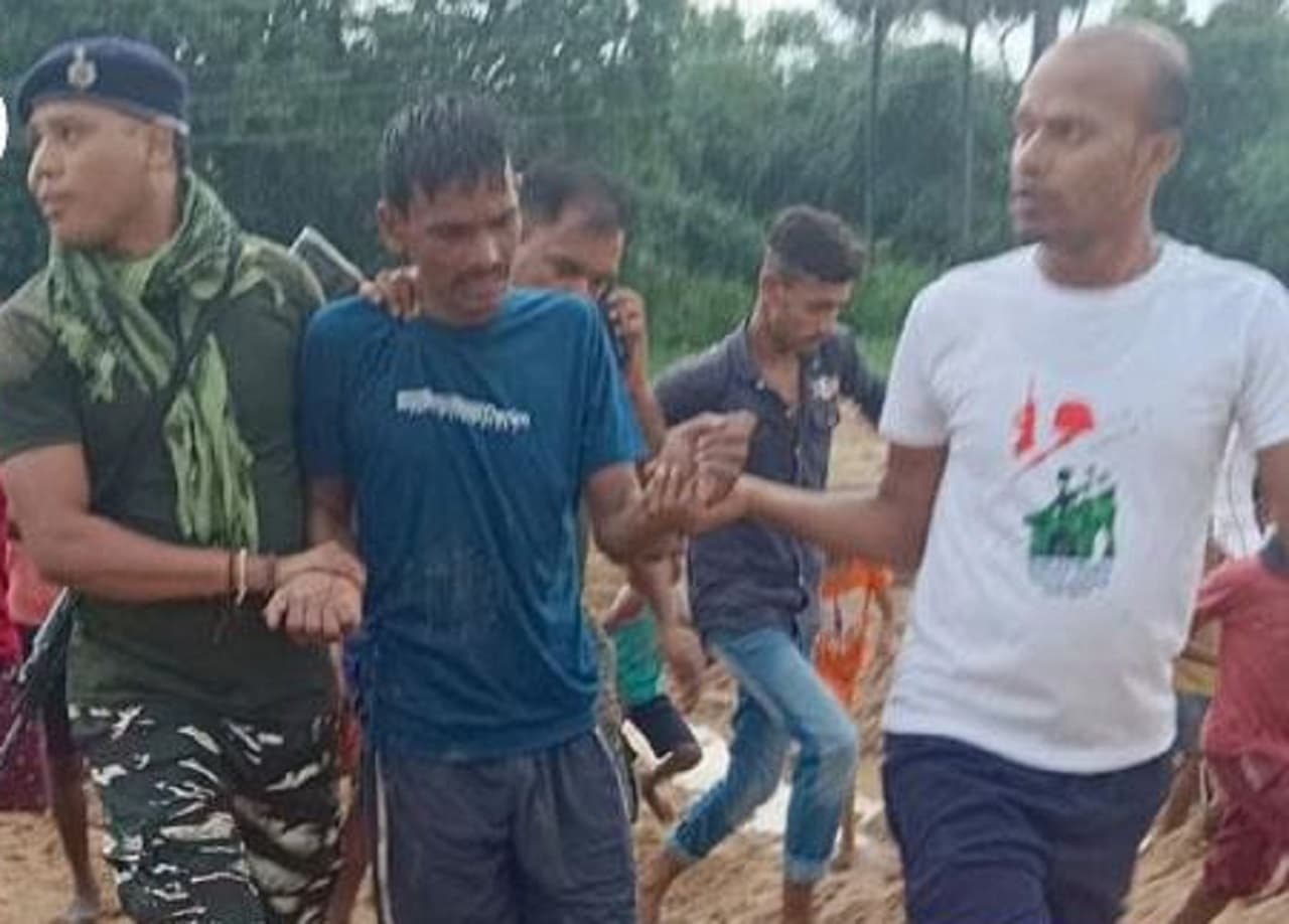 लालू यादव आरा में गिरफ्तार, भोजपुर एसपी ने थानाध्यक्ष समेत 3 पुलिस कर्मी को किया सस्पेंड