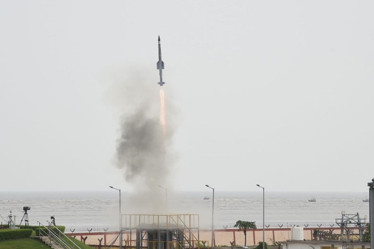 DRDO और नौसेना ने सरफेस-टू-एयर मिसाइल का किया परीक्षण, 6 गांवों को कराया गया था खाली